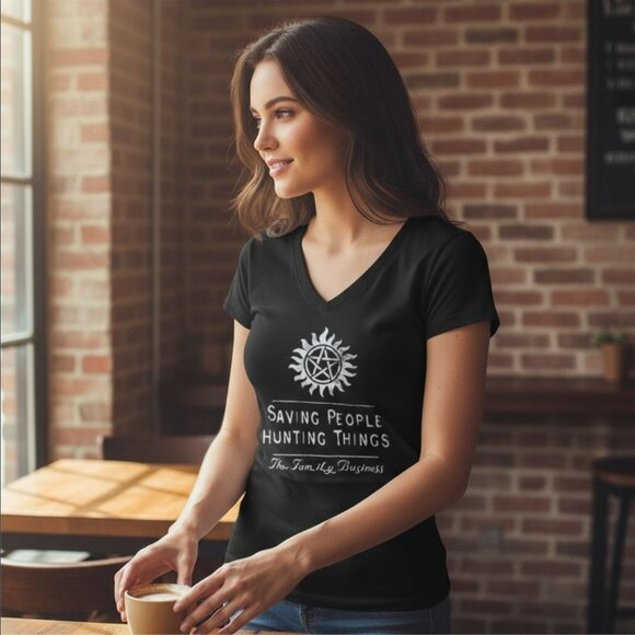 Supernatural ✦ V-Neck T-Shirt ✦ Saving People Hunting Things Graphic Black S - Picture 1 of 4